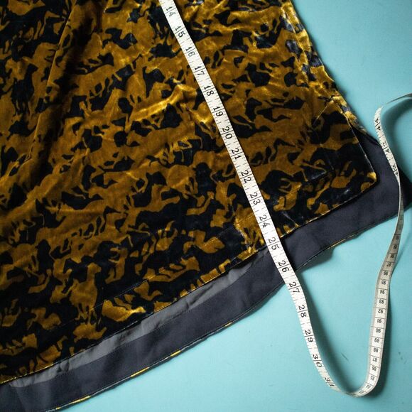 Sundance Silk Velvet Textured Horse Print Short Sleeve Tunic Blouse Size Small - Picture 5 of 6